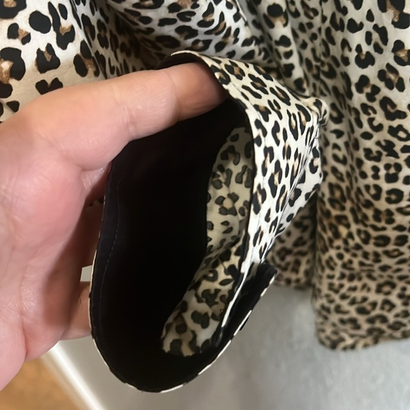 Chico’s Animal print no iron button down size 4 - Picture 5 of 5